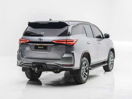TOYOTA-HILUX SW4-2025