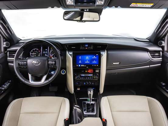 TOYOTA-HILUX SW4-2025