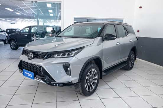 TOYOTA-HILUX SW4-2023