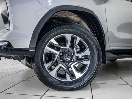 TOYOTA-HILUX SW4-2.8 D-4D TURBO DIESEL DIAMOND 7L 4X4 AUTOMÁTICO TOYOTA-HILUX SW4-2023