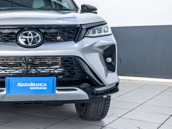 TOYOTA-HILUX SW4-2.8 D-4D TURBO DIESEL DIAMOND 7L 4X4 AUTOMÁTICO TOYOTA-HILUX SW4-2023