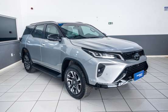 TOYOTA-HILUX SW4-2023