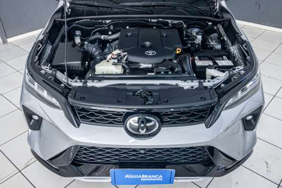 TOYOTA-HILUX SW4-2023