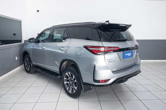 TOYOTA-HILUX SW4-2023