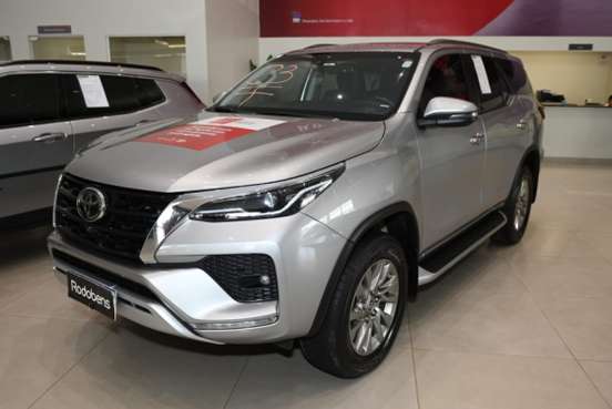TOYOTA-HILUX SW4-2023