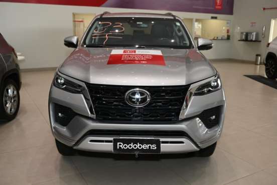 TOYOTA-HILUX SW4-2023