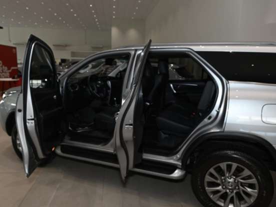 TOYOTA-HILUX SW4-2.8 D-4D TURBO DIESEL SRX 4X4 AUTOMÁTICO TOYOTA-HILUX SW4-2023