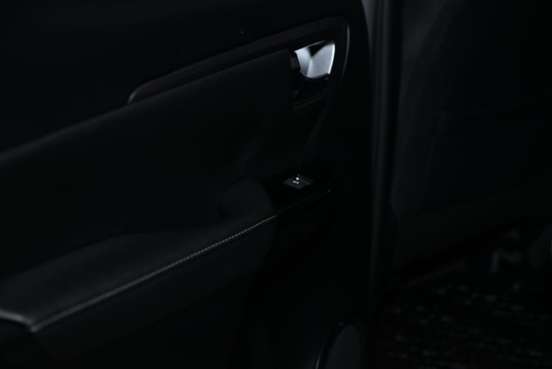 TOYOTA-HILUX SW4-2023