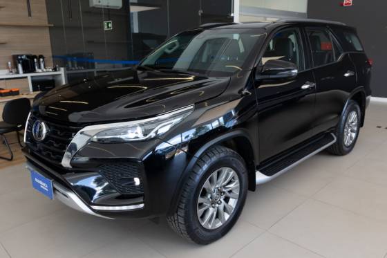 TOYOTA HILUX SW4 2.8 D-4D TURBO DIESEL SRX 4X4 AUTOMÁTICO