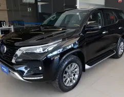 TOYOTA HILUX SW4 2.8 D-4D TURBO DIESEL SRX 4X4 AUTOMÁTICO TOYOTA HILUX SW4 2.8 D-4D TURBO DIESEL SRX 4X4 AUTOMÁTICO