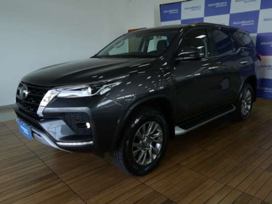 TOYOTA-HILUX SW4-2.8 D-4D TURBO DIESEL SRX 4X4 AUTOMÁTICO TOYOTA-HILUX SW4-2022