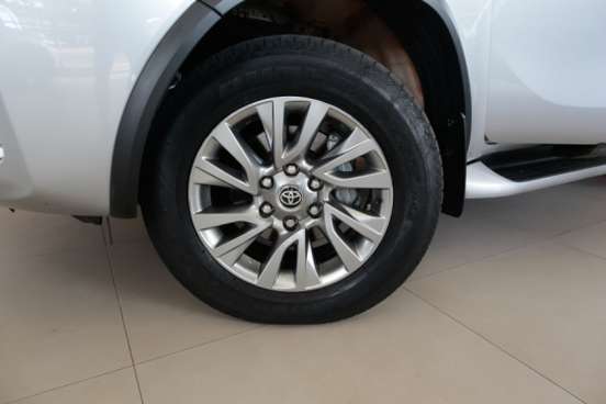 TOYOTA-HILUX SW4-2022
