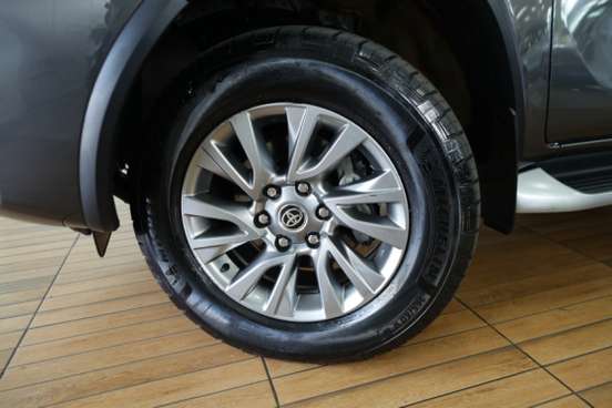 TOYOTA-HILUX SW4-2022