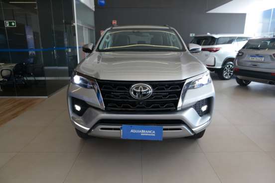 TOYOTA-HILUX SW4-2022