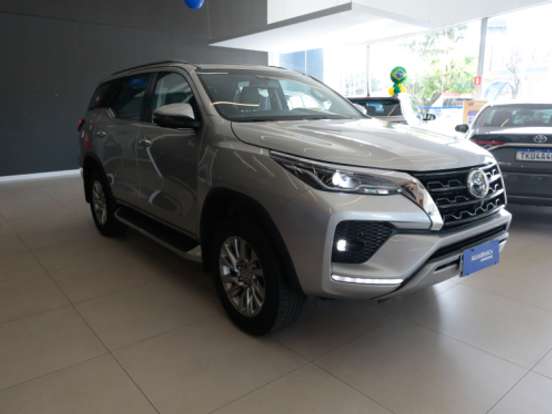TOYOTA-HILUX SW4-2.8 D-4D TURBO DIESEL SRX 4X4 AUTOMÁTICO TOYOTA-HILUX SW4-2022