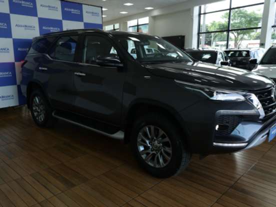 TOYOTA-HILUX SW4-2.8 D-4D TURBO DIESEL SRX 4X4 AUTOMÁTICO TOYOTA-HILUX SW4-2022