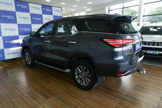 TOYOTA-HILUX SW4-2022