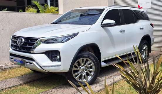 TOYOTA-HILUX SW4-2023