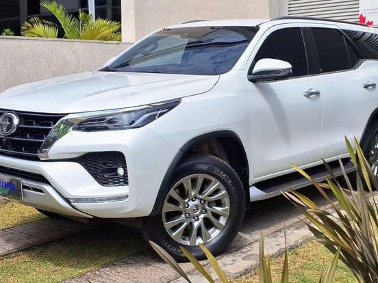 TOYOTA-HILUX SW4-2.8 D-4D TURBO DIESEL SRX 7L 4X4 AUTOMÁTICO TOYOTA-HILUX SW4-2023