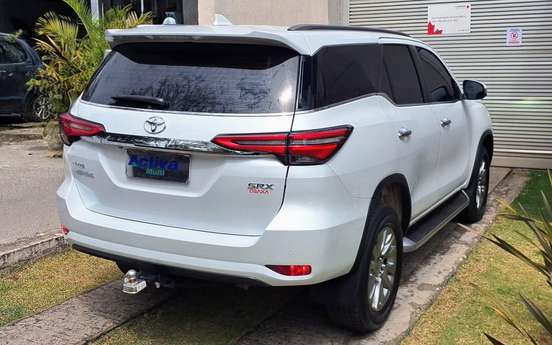 TOYOTA-HILUX SW4-2023