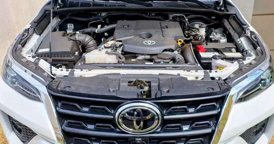 TOYOTA-HILUX SW4-2023