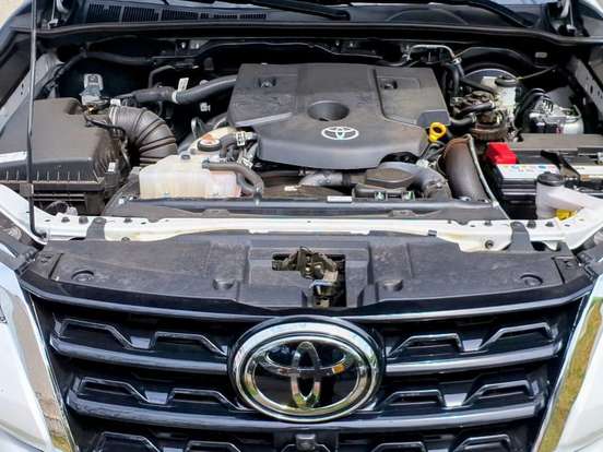 TOYOTA-HILUX SW4-2.8 D-4D TURBO DIESEL SRX 7L 4X4 AUTOMÁTICO TOYOTA-HILUX SW4-2023