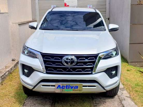 TOYOTA-HILUX SW4-2.8 D-4D TURBO DIESEL SRX 7L 4X4 AUTOMÁTICO TOYOTA-HILUX SW4-2023