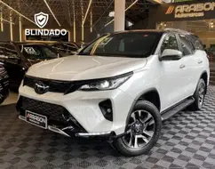TOYOTA HILUX SW4 2.8 D-4D TURBO DIESEL SRX 7L 4X4 AUTOMÁTICO TOYOTA HILUX SW4 2.8 D-4D TURBO DIESEL SRX 7L 4X4 AUTOMÁTICO