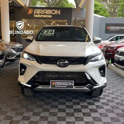 TOYOTA-HILUX SW4-2024