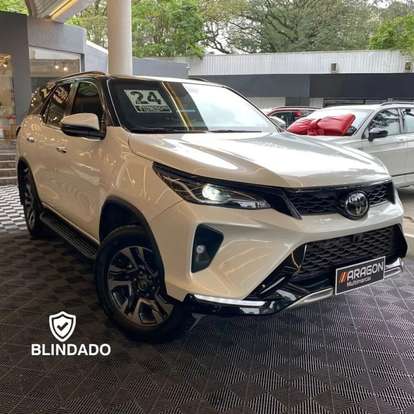 TOYOTA-HILUX SW4-2024