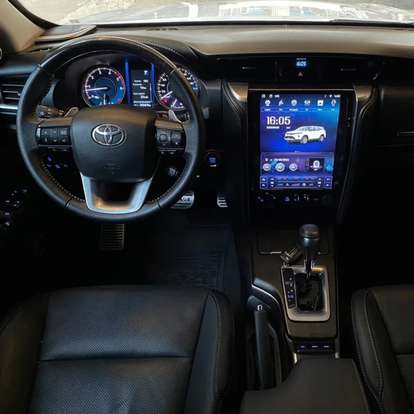 TOYOTA-HILUX SW4-2024