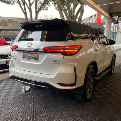 TOYOTA-HILUX SW4-2024