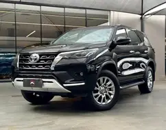 TOYOTA HILUX SW4 2.8 D-4D TURBO DIESEL SRX 7L 4X4 AUTOMÁTICO TOYOTA HILUX SW4 2.8 D-4D TURBO DIESEL SRX 7L 4X4 AUTOMÁTICO