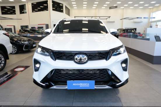 TOYOTA-HILUX SW4-2025