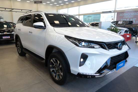 TOYOTA-HILUX SW4-2025