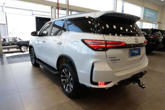 TOYOTA-HILUX SW4-2025