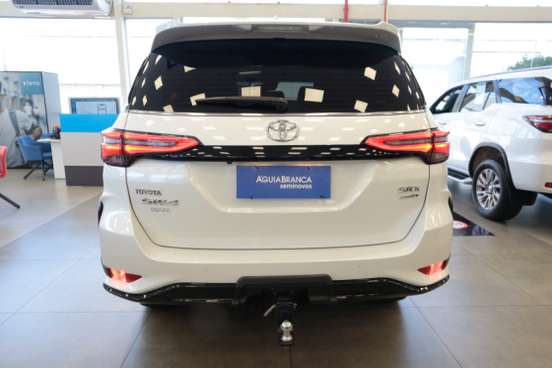 TOYOTA-HILUX SW4-2025
