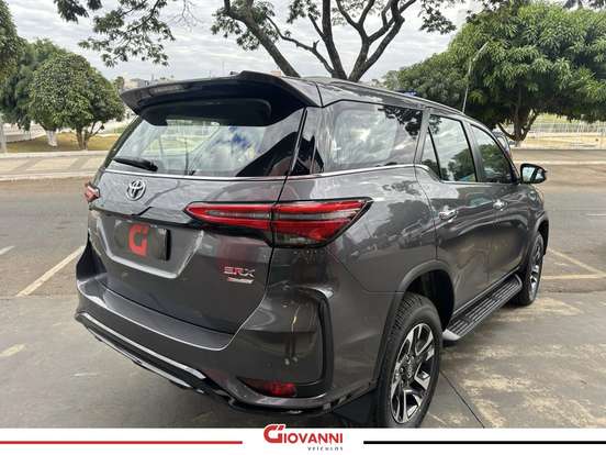 TOYOTA-HILUX SW4-2026