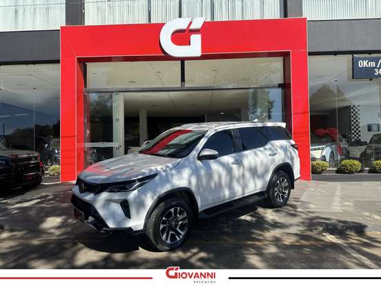 TOYOTA-HILUX SW4-2.8 D-4D TURBO DIESEL SRX PLATINUM 4X4 AUTOMÁTICO TOYOTA-HILUX SW4-2024