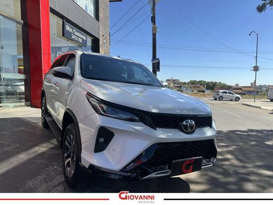 TOYOTA-HILUX SW4-2024