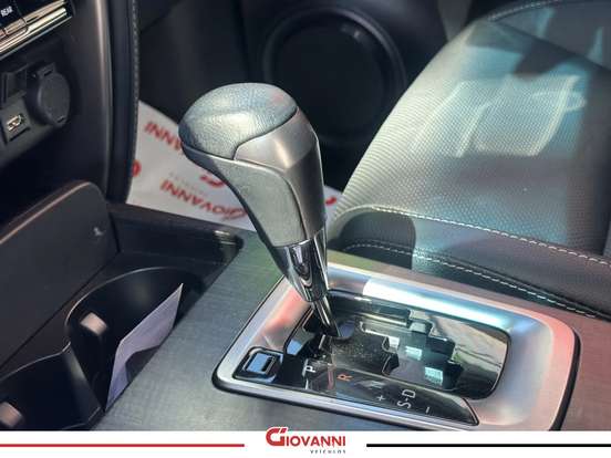 TOYOTA-HILUX SW4-2.8 D-4D TURBO DIESEL SRX PLATINUM 4X4 AUTOMÁTICO TOYOTA-HILUX SW4-2024