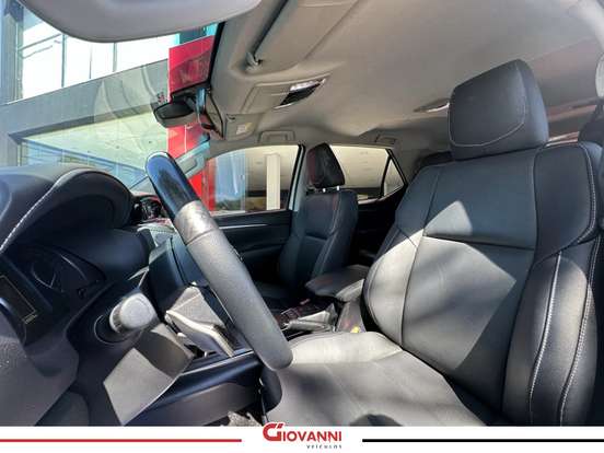 TOYOTA-HILUX SW4-2.8 D-4D TURBO DIESEL SRX PLATINUM 4X4 AUTOMÁTICO TOYOTA-HILUX SW4-2024