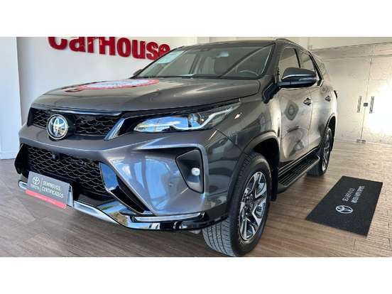 TOYOTA-HILUX SW4-2.8 D-4D TURBO DIESEL SRX PLATINUM 4X4 AUTOMÁTICO TOYOTA-HILUX SW4-2025