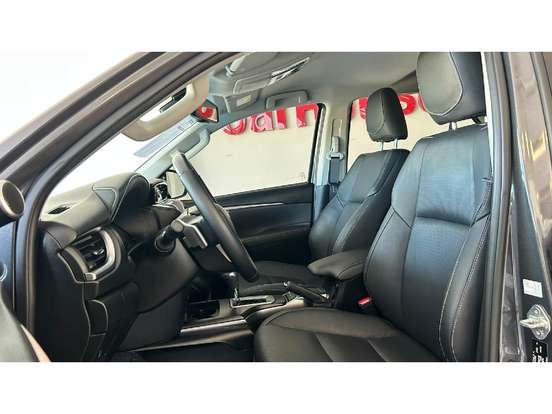 TOYOTA-HILUX SW4-2025