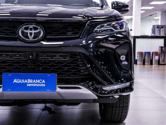 TOYOTA-HILUX SW4-2.8 D-4D TURBO DIESEL SRX PLATINUM 4X4 AUTOMÁTICO TOYOTA-HILUX SW4-2025