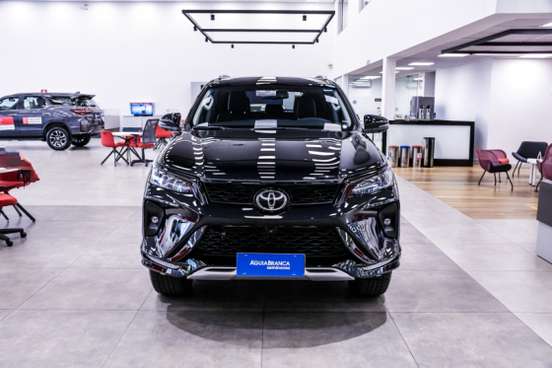 TOYOTA-HILUX SW4-2025