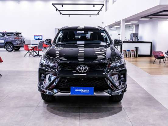 TOYOTA-HILUX SW4-2.8 D-4D TURBO DIESEL SRX PLATINUM 4X4 AUTOMÁTICO TOYOTA-HILUX SW4-2025