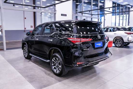 TOYOTA-HILUX SW4-2025