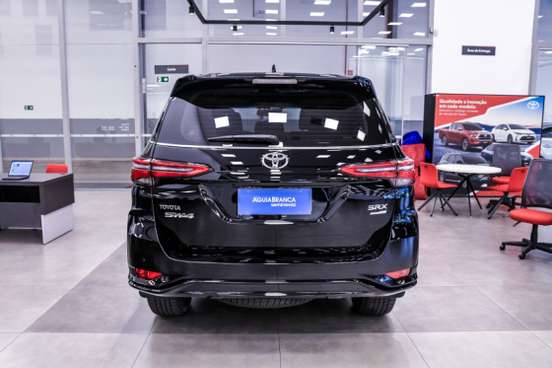 TOYOTA-HILUX SW4-2025