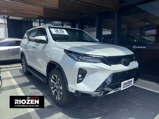 TOYOTA-HILUX SW4-2025